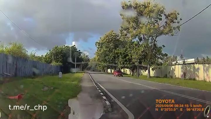 Участник проходившей в Малайзии велогонки Langkawi Legendary Ride попал под колеса автомобиля и скончался до прибытия врачей