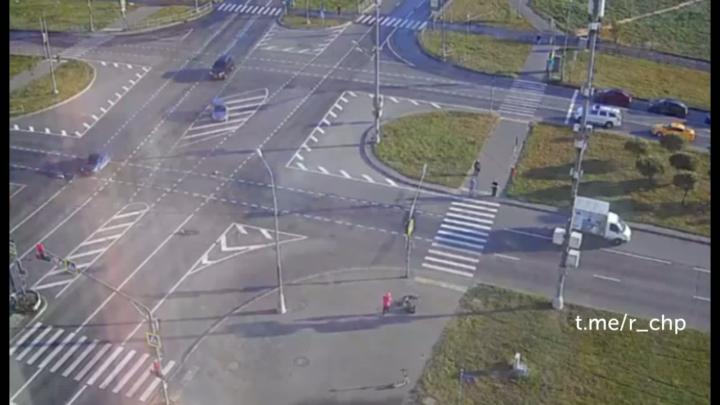 Дедушка старый, светофоры ему не указ!
