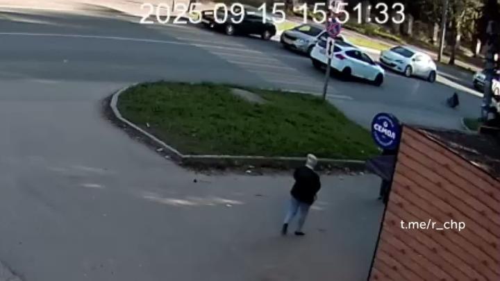 Вчера днем в Йошкар-Оле 47-летний водитель Ford Focus сбил на нерегулируемом переходе 14-летнюю школьницу