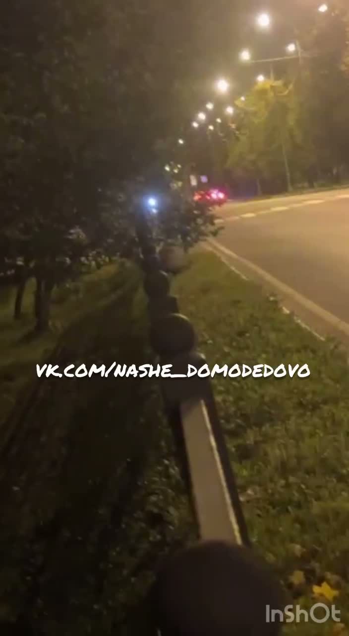 В Домодедово 16-летний водитель питбайка с 18-летней пассажиркой пытался скрыться от полицейской погони, но не справился с управлением и врезался в забор
