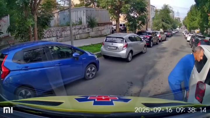 Настоящие герои не носят плащи