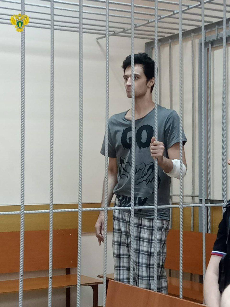 С учетом позиции прокуратуры суд применил к 27-летнему мужчине, совершившему убийство и покушение на убийство двух лиц, меру медицинского характера в виде принудительного лечения в медицинской организации, оказывающей психиатрическую помощь в стационарных условиях специализированного типа
