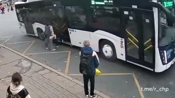 Скорей сынок, наш автобус!