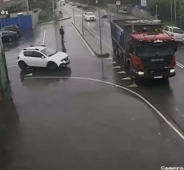 Странные манёвры у этого водителя