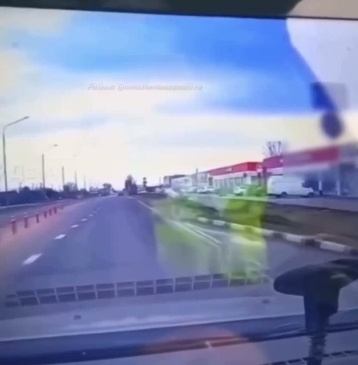 В Темрюке водитель забыл пристегнуться и был выкинут из салона в момент ДТП