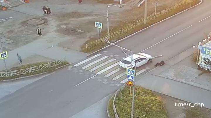 Вчера днем в Первоуральске самокатчику потребовалась помощь врачей