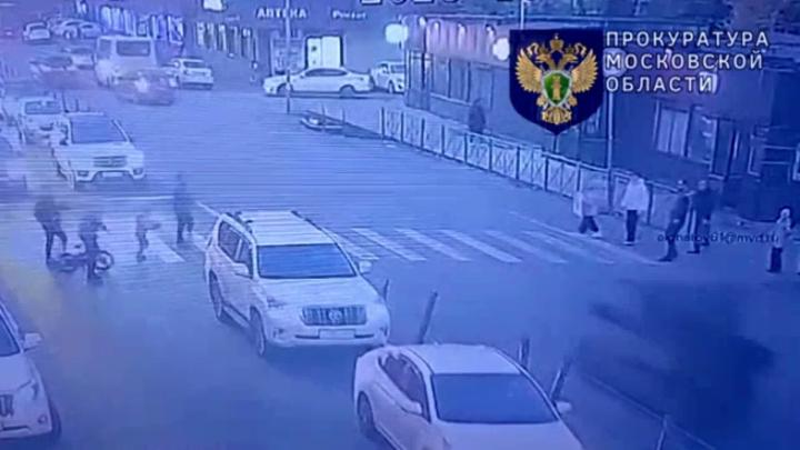 Вчера вечером в подмосковном поселке Красково багги сбил на переходе двух мальчиков четырех лет