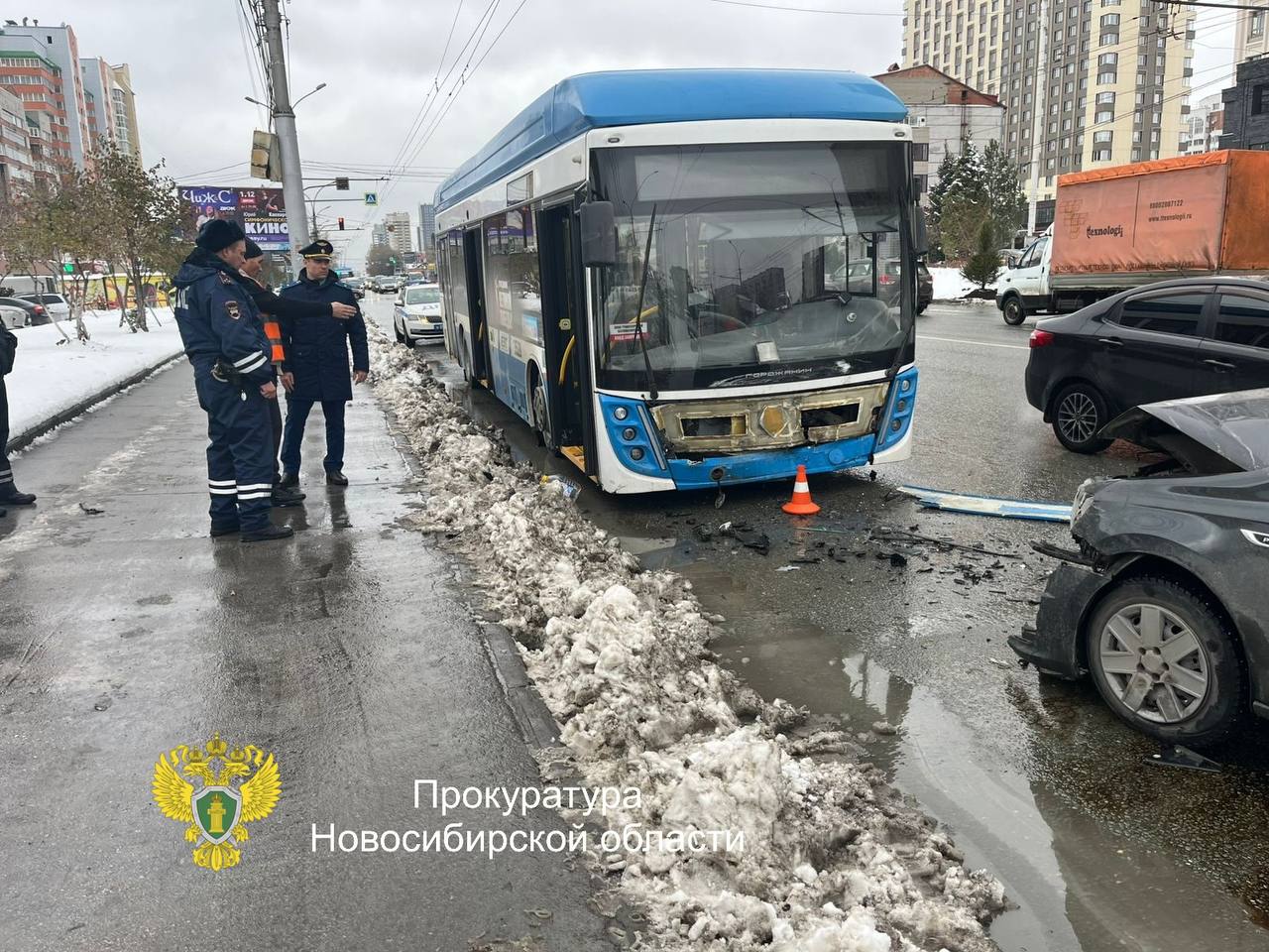 Прослеживается какая-то неприязнь к общественному транспорту