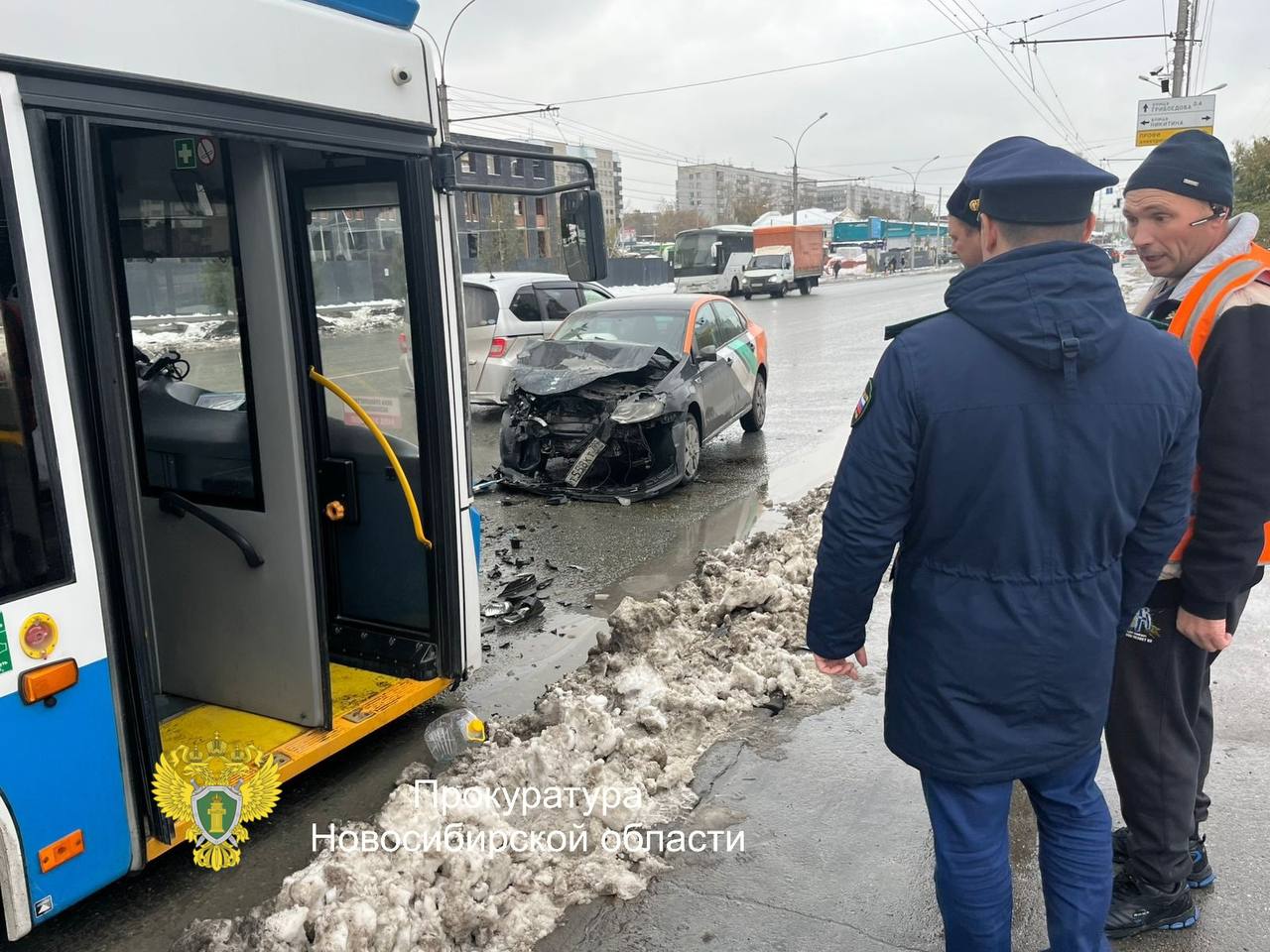 Прослеживается какая-то неприязнь к общественному транспорту