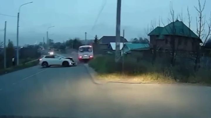 Одной из причин произошедшего могло стать отвлечение внимания 42-летнего водителя Volkswagen от управления транспортом, - такая вот формулировка у ГАИ Марий Эл