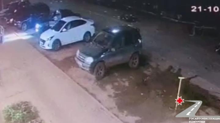 Вечером 21 октября под Сарапулом 27-летняя барышня за рулем «Приоры» столкнулась с питбайком, что привело к госпитализации 16-летнего мотоциклиста