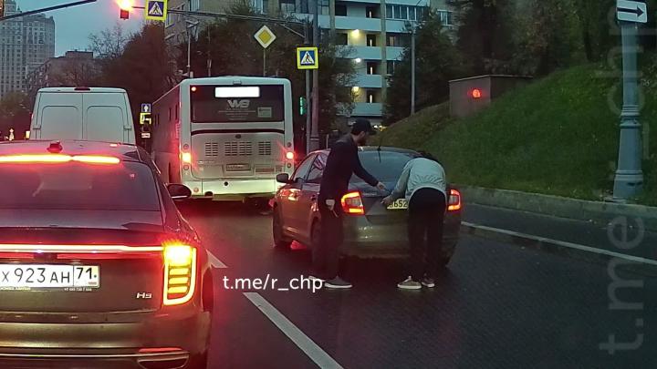 Ну кто нас тут заметит?!