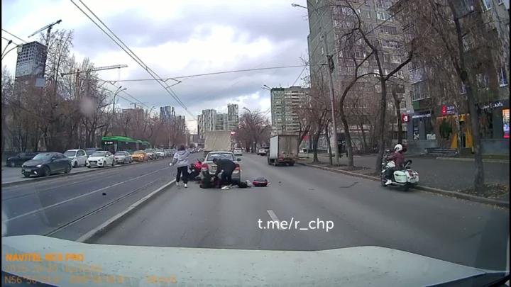 Кто как закрывает мотосезон…

Байкер из Казани, например, обошелся без прокатов в колонне собратьев, но не обошелся без больницы, куда его отправили после аварии на улице Малышева