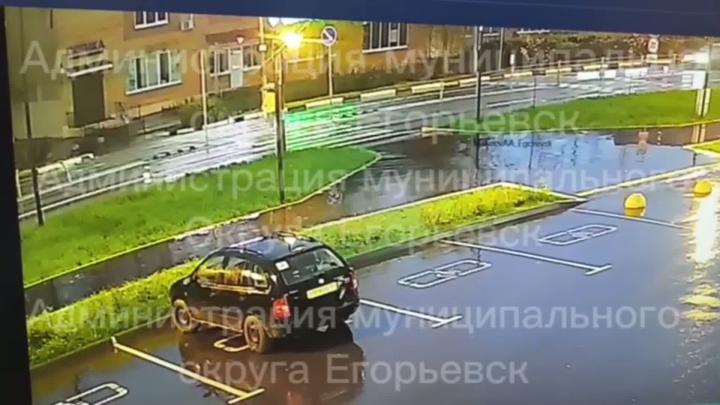 Неприметный пешеход в желтом

Сегодня утром у ТЦ "Комета" в Егорьевске