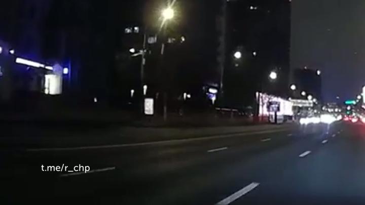 Я шагаю по Арбату…

Отчаянная попытка перебежать Новый Арбат ночью 25 октября закончилась гибелью пешехода