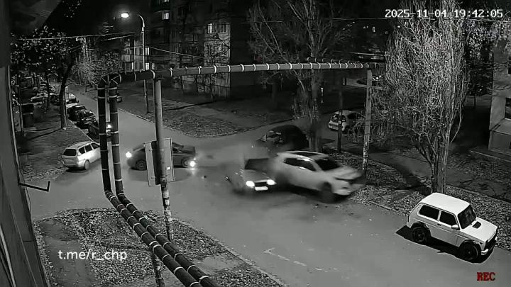 Собрались как-то вечером в Самаре…

За рулем «девятки», как пишут очевидцы, был пьяный бесправник