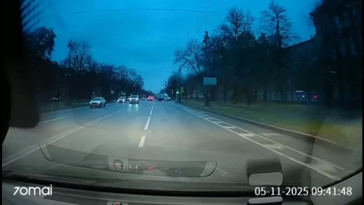 Немножко сегодняшнего Петербурга

#Питер, #у_меня_хрен_проскочишь, #дтп