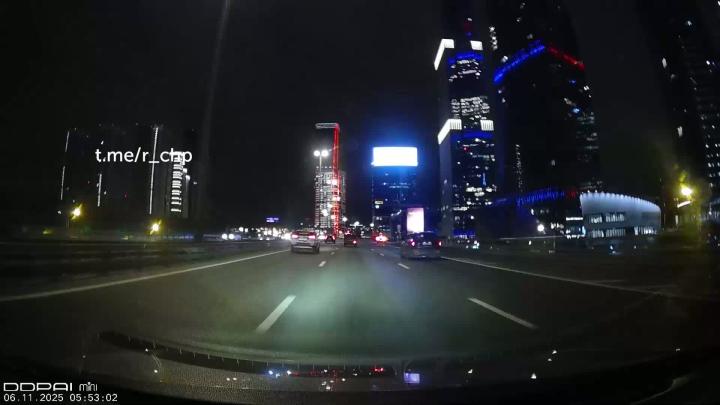 Каждый гость столицы стремится полюбоваться красотами Москвы-Сити

Посмотреть и себя показать, так сказать