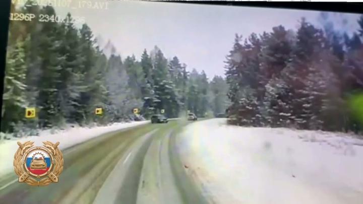 Последние секунды жизни 44-летнего водителя Toyota Corolla, который сегодня утром на трассе Р-258 "Байкал" в Иркутской области, как сказано в сводке, "не справился с управлением, выехал на полосу встречного движения и совершил столкновение с большегрузом Scania"