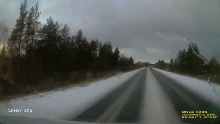 Барышни на встречных курсах

Сегодня утром под Северодвинском сошлись 23-летняя девушка на "Альмере" и 24-летняя местная жительница за рулем "Соляриса"