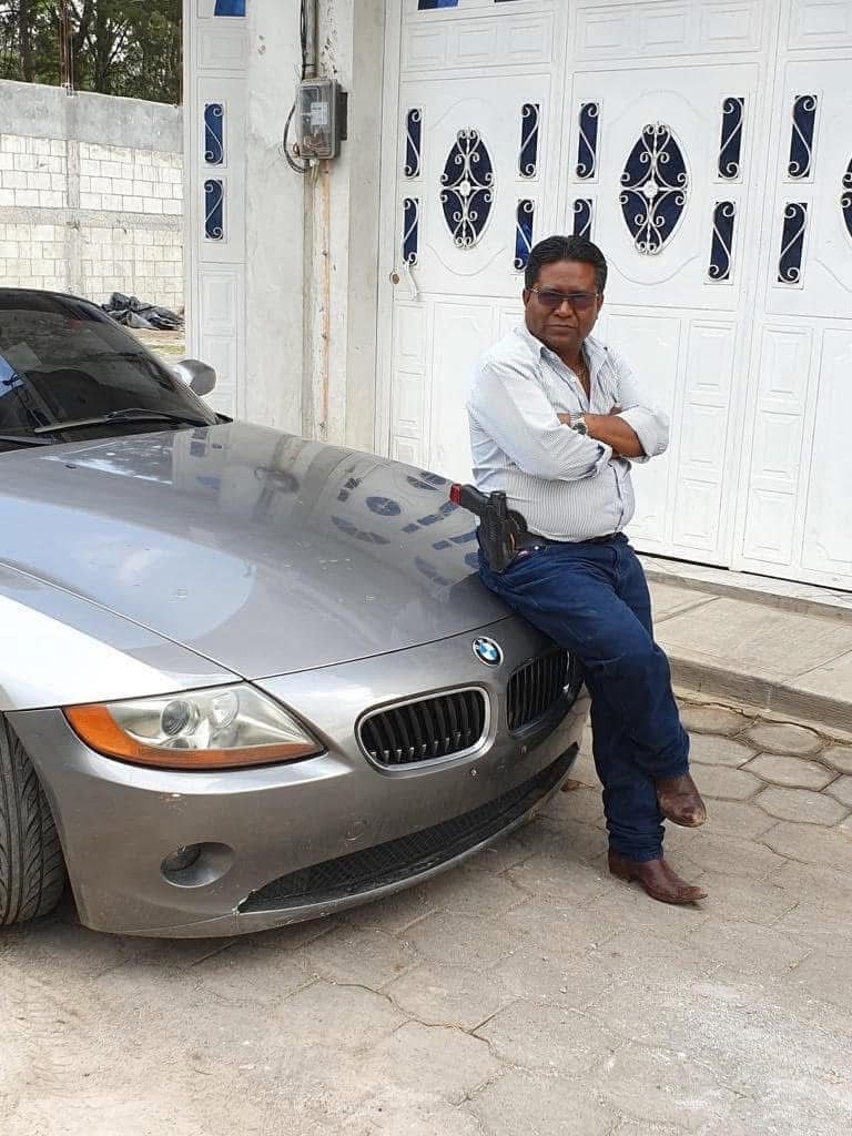 Это был не день строителя

В городке Паррамос (департамент Чимальтенанго, Гватемала) жестоко расправились с 53-летним Хосе Элиасом Рамиресом Андресом - известным в регионе бизнесменом, который хвастался своим богатством в соцсетях, а два года назад баллотировался в мэры соседнего Эль-Техара