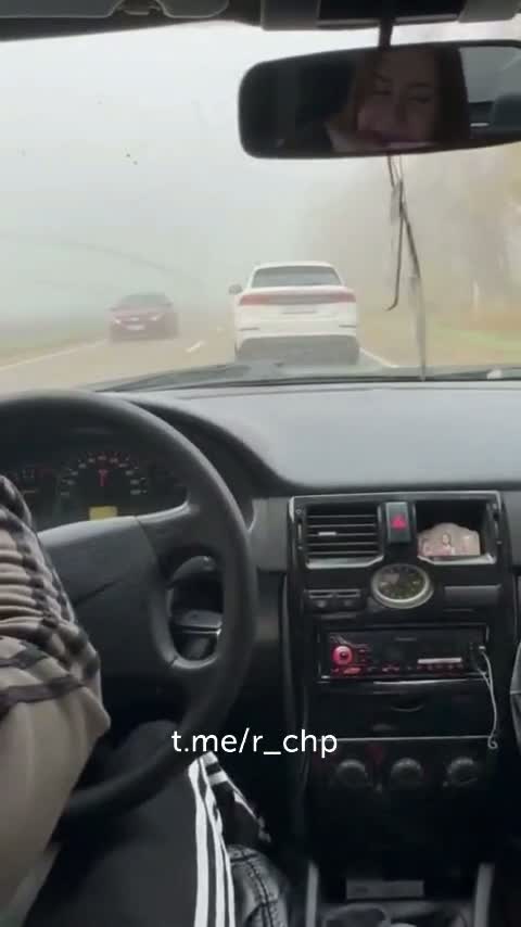 Пацаны и примкнувшая к ним барышня на заднем сиденье к успеху шли