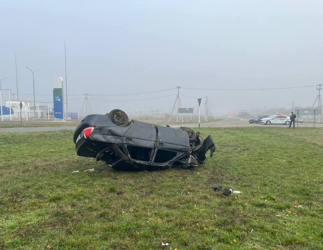 Пацаны и примкнувшая к ним барышня на заднем сиденье к успеху шли