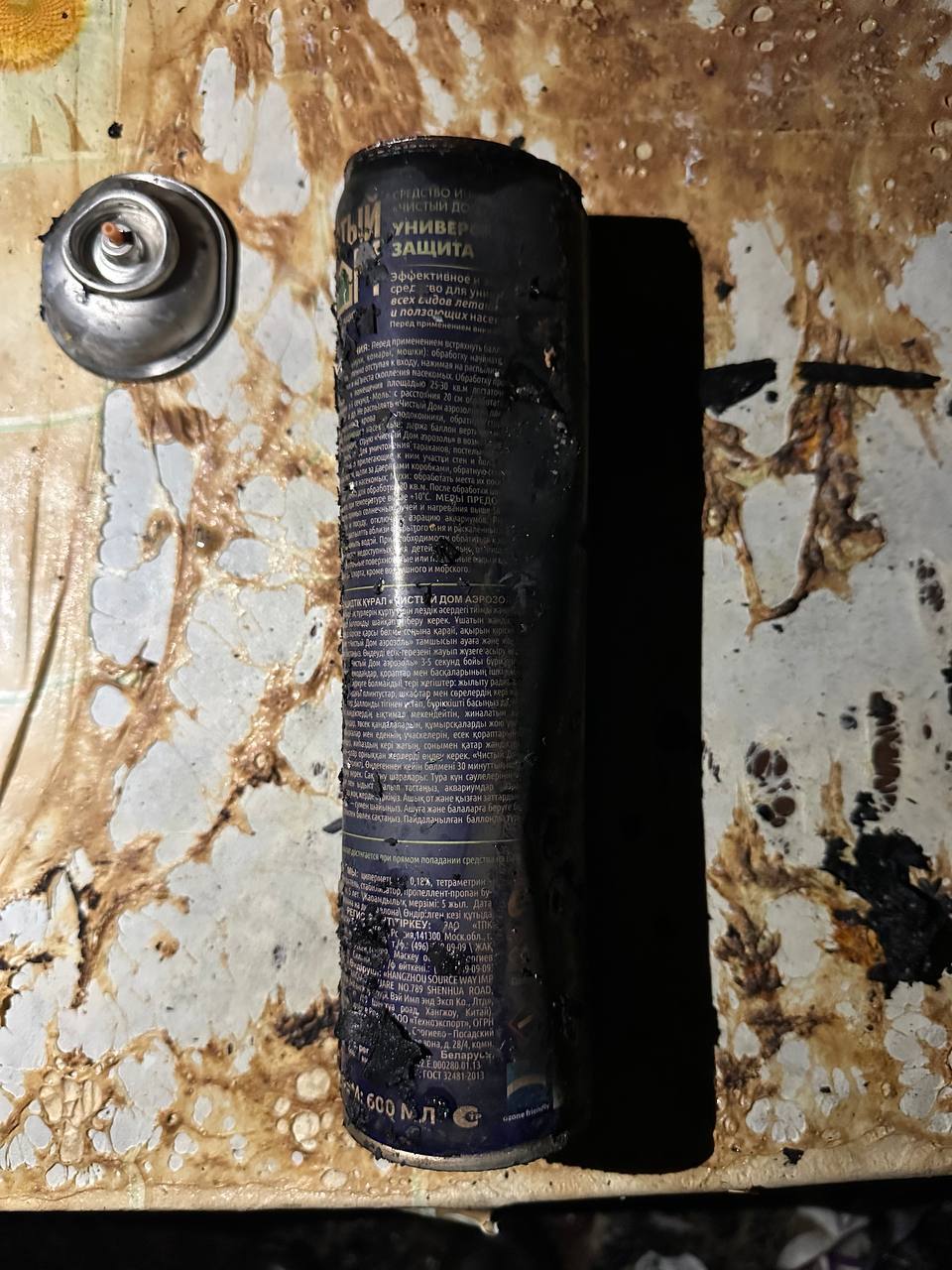 Перед вами баллончик с инсектицидным аэрозолем и, как уверяют следователи и прокурор, последствия его "хлопка" в пятиэтажке в Ачинске