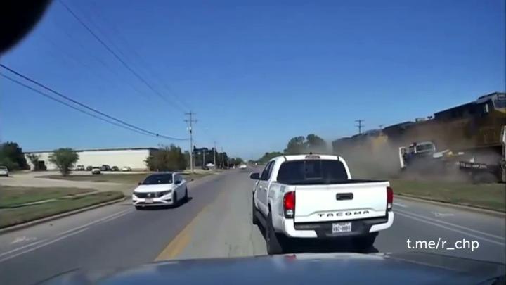 Поезд дальше не идет, просьба освободить кабины!