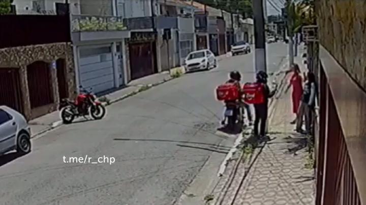 Ой 

Смотрел заурядное ограбление в бразильском Сан-Паулу и внезапно покраснел