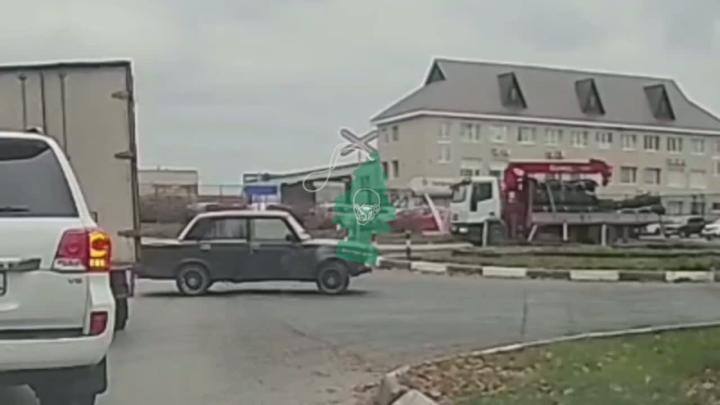 Водитель Жигулей нарушил очередность проезда, чем сильно огорчил водителя Газели