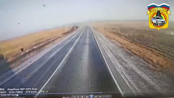 Вчера утром под Шадринском (Курганская область) столкнулись Hyundai Accent и фура