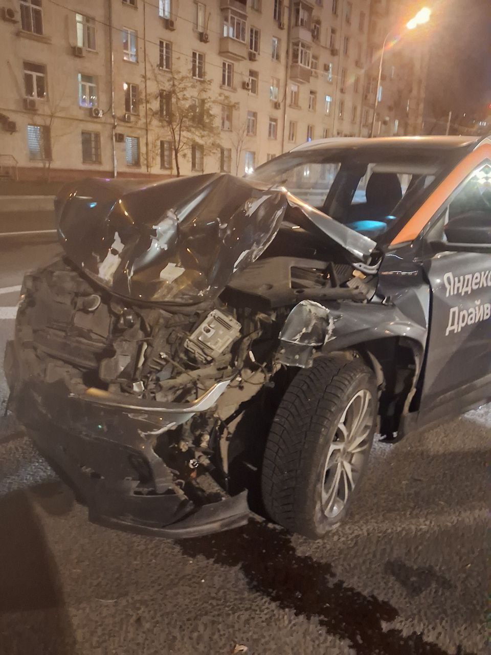 Есть от чего взяться за голову

"Каршеринг умудрился в очень вялотекущей пробке влететь в мой УАЗ