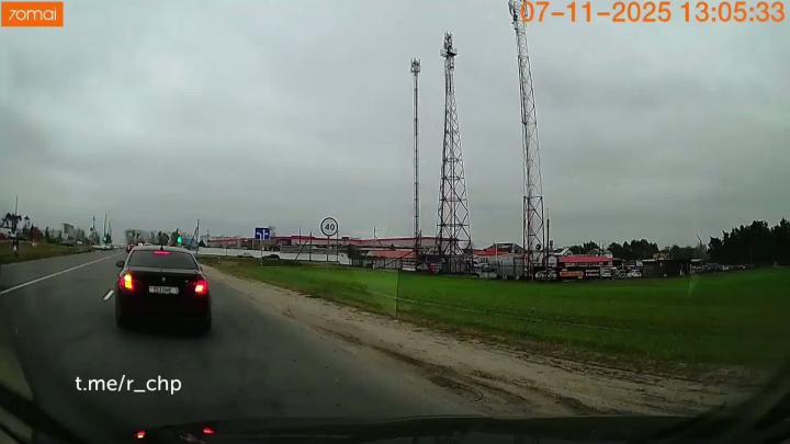 Могла бы просто авторитетом звуком задавить

Снято 7 ноября, предположительно, в белорусском Мозыре