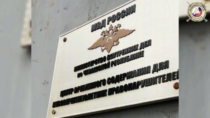 "На мне была балаклава, и я рассчитывал, что меня никто не узнает"

Вилли головного мозга в исполнении 17-летнего студента из Чебоксар, который демонстративно прокатил на питбайке мимо зданий МВД и прокуратуры Чувашии