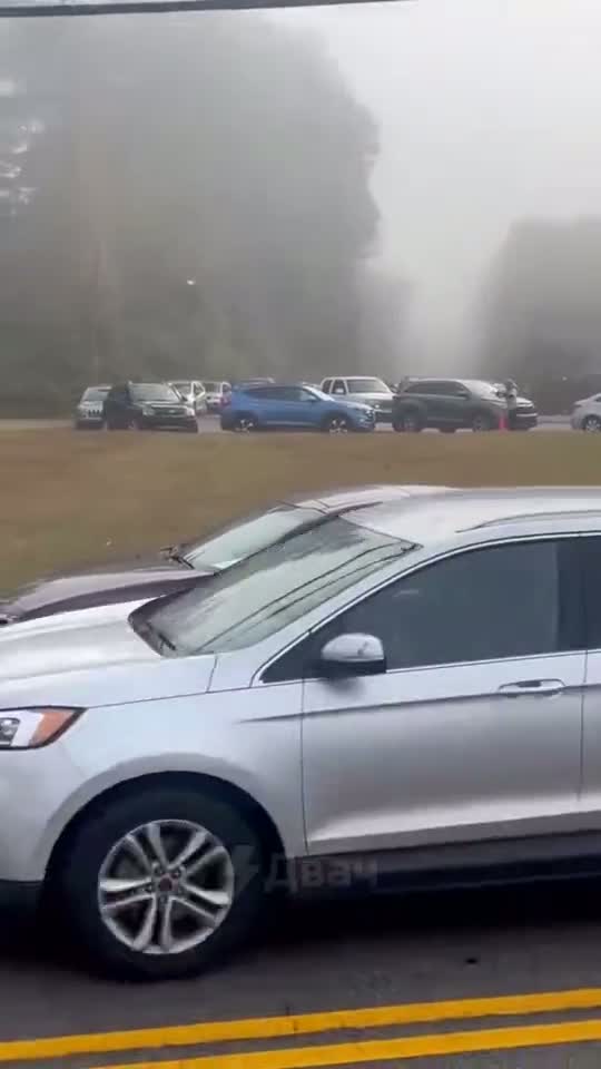 Недостаток соображения у некоторых водителей приводит иногда к вот таким пробкам