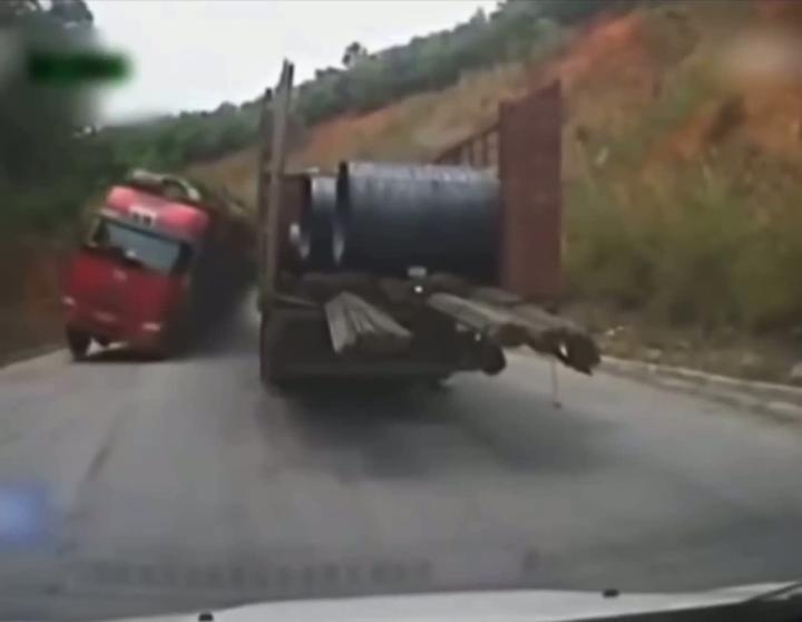 Ну вправо-то можно было попытаться уйти :(