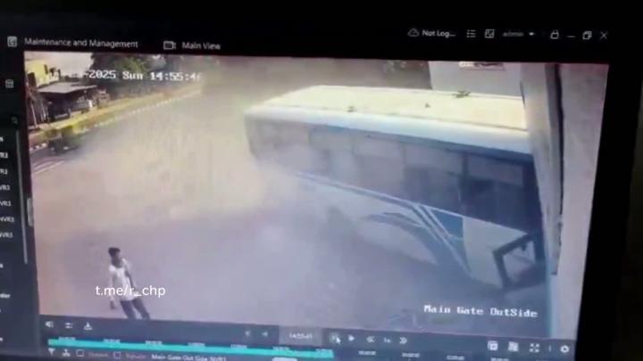 Пропустил товарища

Большой везунчик живет и работает в индийском Этавахе (штат Уттар-Прадеш)