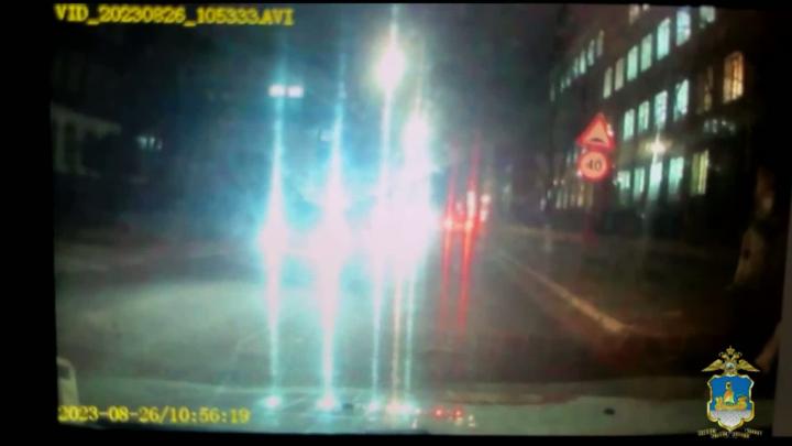 "В Костроме заигравшийся у дороги подросток угодил под колеса автомобиля", - сообщает УМВД России по Костромской области

12-летний школьник отделался ссадинами и ушибами