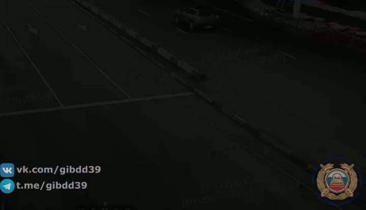 Пару часов назад гражданин решил перебраться через Московский проспект в Калининграде "вне пешеходного перехода в зоне его видимости"