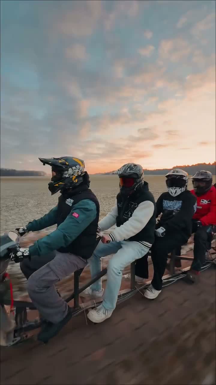 Реально захотелось заиметь такой мопед для прогулок с друзьями по городу