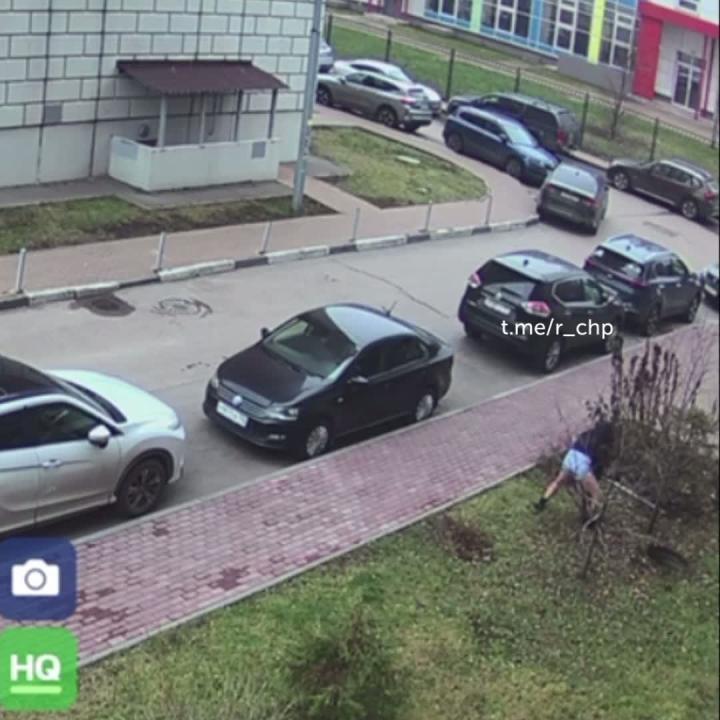 Парни, не бросайте девчонок, им же потом тяжело!