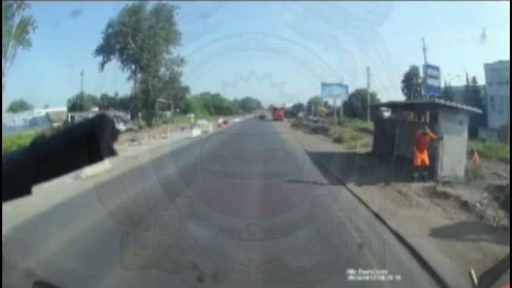 В июне, публикуя это видео, мы задавались вопросом "Что с женщиной?