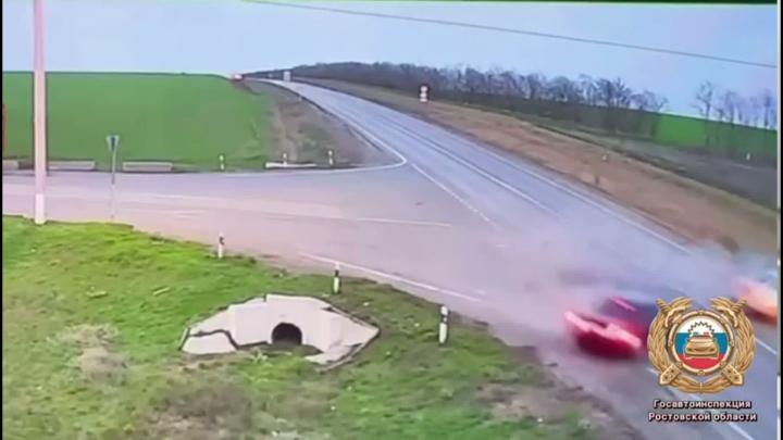 Да, одна-единственная встречная машина на пустой трассе