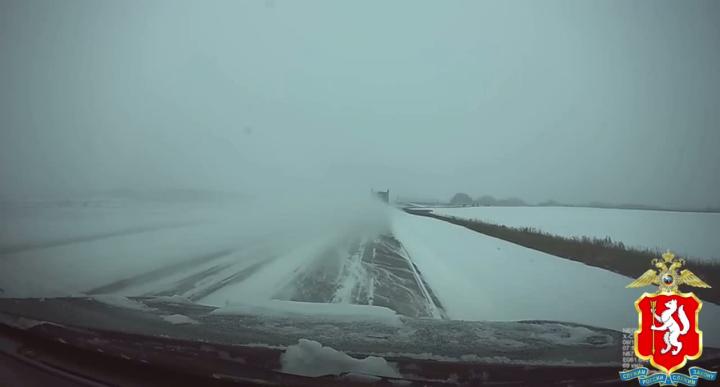 Очередной герой рубрики "Ни черта не видно - поддам-ка я газку"