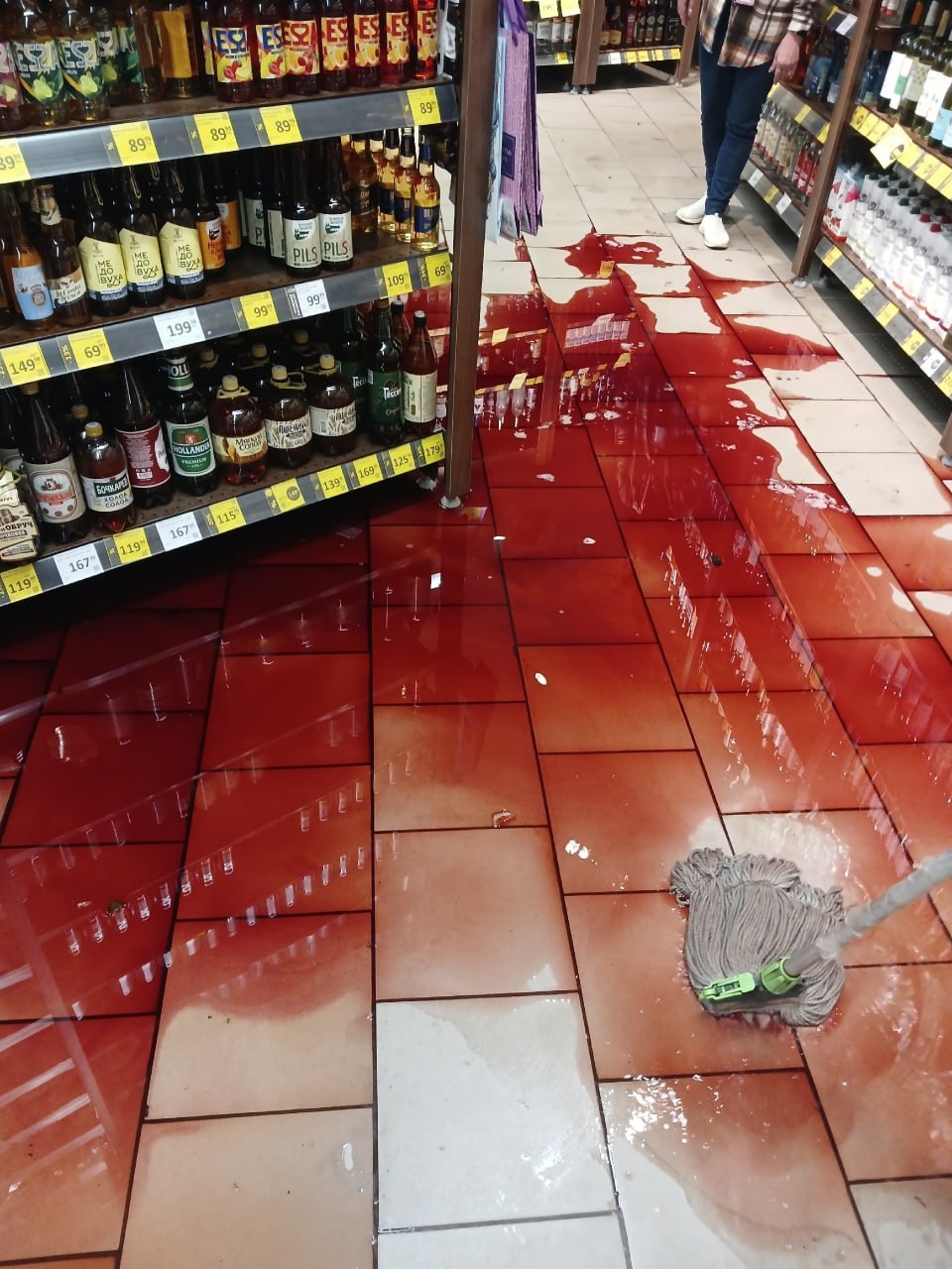 А это некультурный посетитель в подмосковном Егорьевске