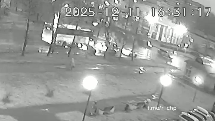 Сегодня днем в Кингисеппе столкнулись Kia Rio и следовавшая в больницу карета скорой