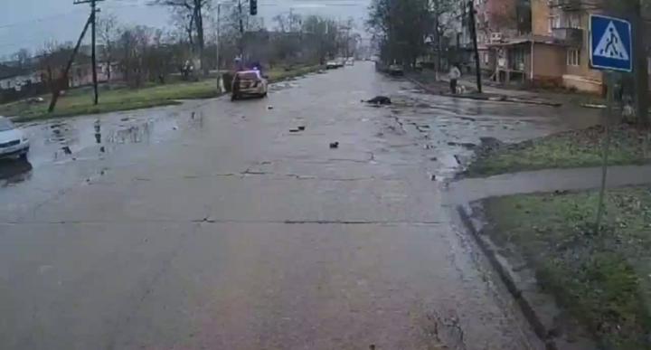 Полицейская машина, спешившая на вызов, сбила женщину с ребенком