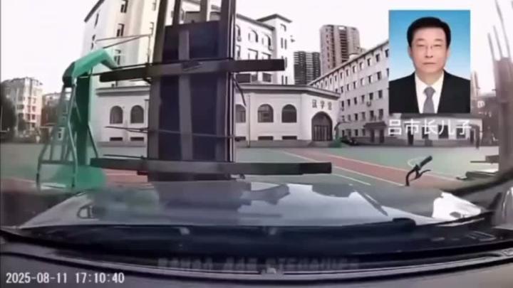 В Китае водятел решил добить сбитого пешехода, чтобы не выплачивать пожизненную компенсацию