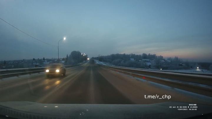 На стыке поскользнулся